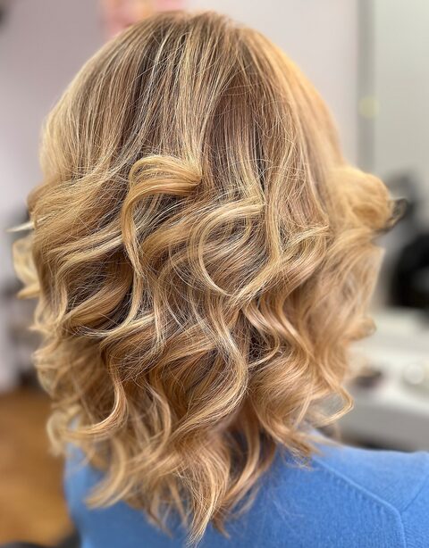 Locken Wien – Blonde Volumen-Wellen bei Hairstudio Tanja 1180